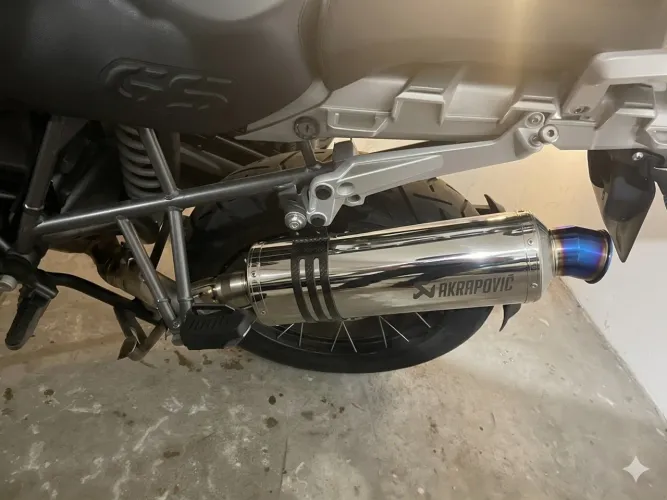 Escapamento Akrapovic