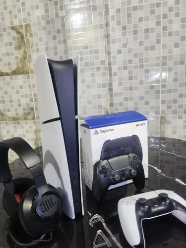 Ps5 slim digital 2 Controles e Fone com Jogos