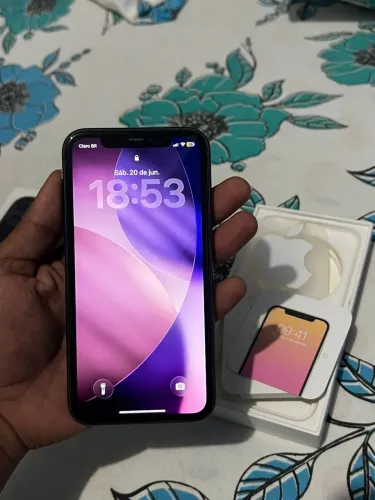 Vendo iPhone 11, 64gb aparelho todo original 