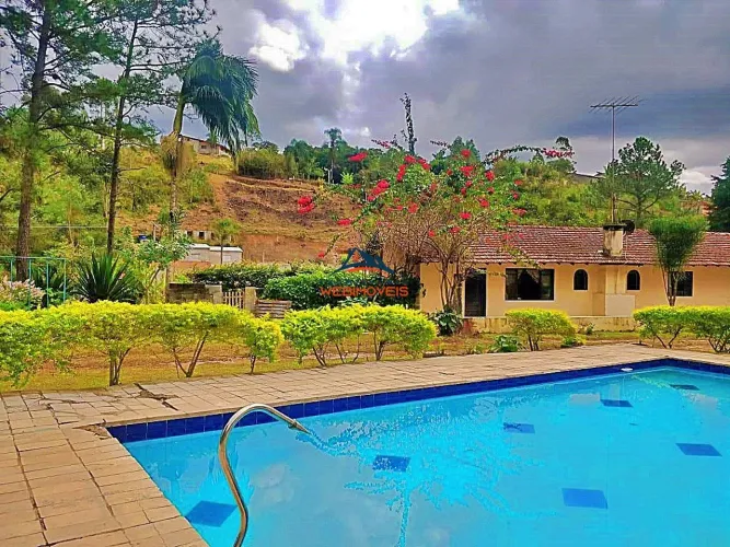 Imperdível casa à venda em Mairiporã-SP, bairro Rio Acima, com 4 quartos, 2 suítes, 3 sala