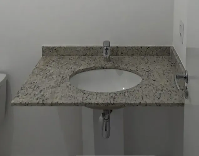 Bancada de banheiro em granito com cuba branca
