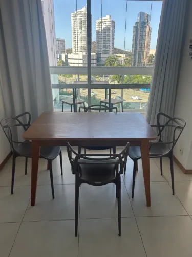 Vendo mesa de jantar cinamono