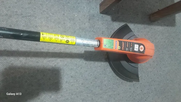 Maquina de cortar grama elétrica nova