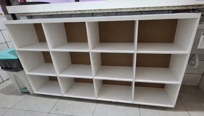 Armario colmeia com 12 compartimemtos em MDF branco