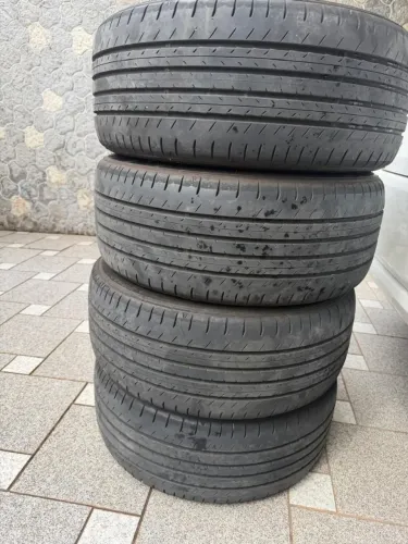 Jogo 4 pneus Dunlop 225/45R17 original Toyota rodou só 15mil km