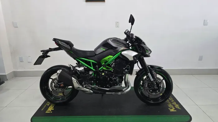 KAWASAKI Z900