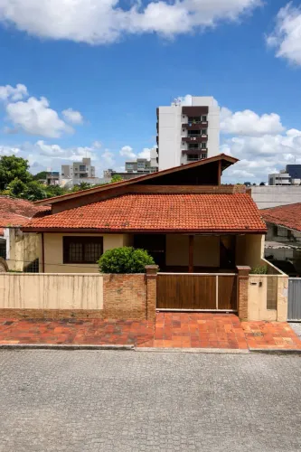 Tambaúzinho | Casa Ampla com 300m² de Área Construída