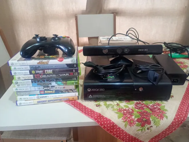 Xbox 360 Super Slim + Sensor Kinect + Controle + Fonte + Kit com 9 Jogos