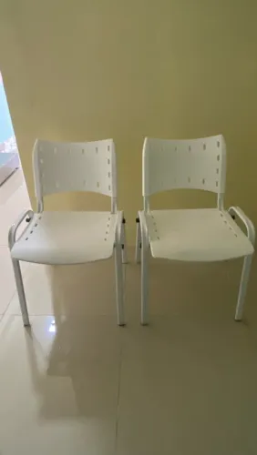 Conjunto de 4 cadeiras brancas
