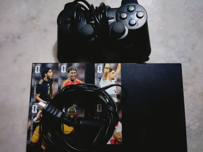 Vendo ps 2 sem cabo de ligar na tomada mais informações fala no WhatsApp *