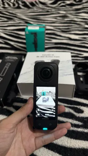 Câmera Insta360 X5 + acessórios