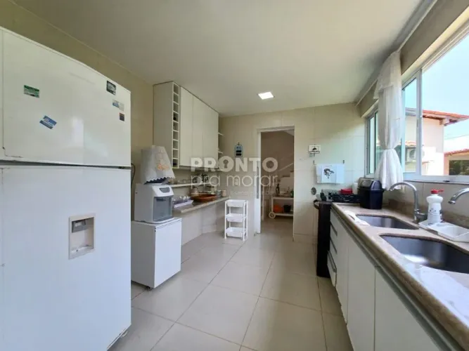 Casa de Condomínio com 4 quartos em Carneiros