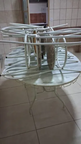Mesa tampo de mármore com 6 cadeiras