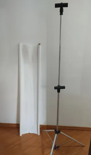 Tripé e tela para projetor