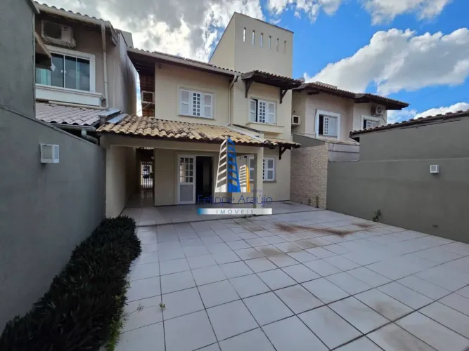 Casa com 3 dormitórios à venda, 220 m² por R$ 870.000,00 - Parque Manibura - Fortaleza/CE