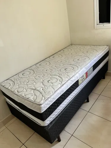 Cama box de solteiro (base+colchão)