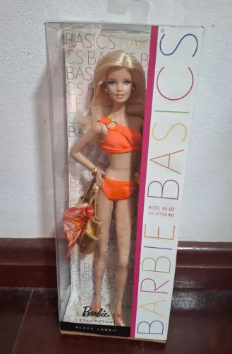 Barbie Basics em Traje de Banho Collection 003 Model 07 - Nunca removida da caixa (NRFB)