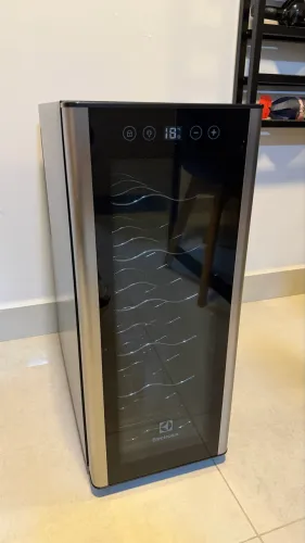 Adega 12 garrafas Electrolux
