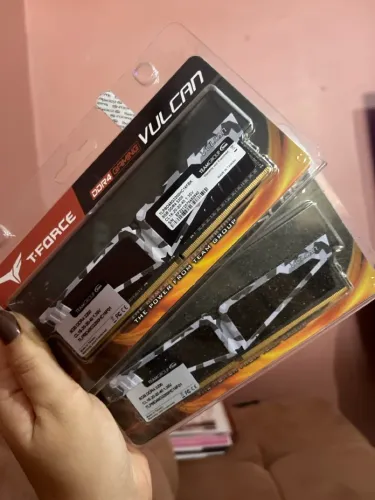 2 Memórias RAM pente 8gb