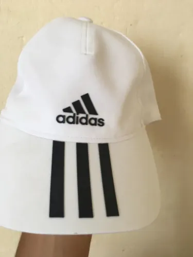 2 bonés adidas original $120