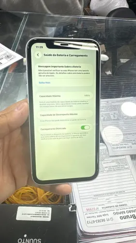 iPhone 11 montando no 17