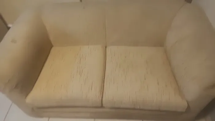 Sofa de 2 lugares usado mais manta e almofadas