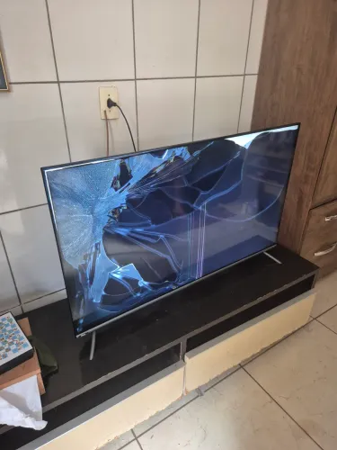 TV Smart Philco 50' 4K *Tela Quebrada*