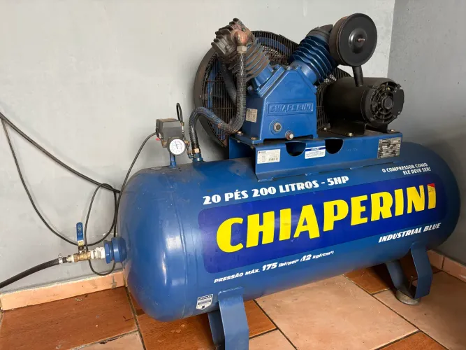 Compressor De Ar Chiaperini Industrial Blue 20 Pés 200 Litros 5HP - Ano 2022 (Semi-novo)