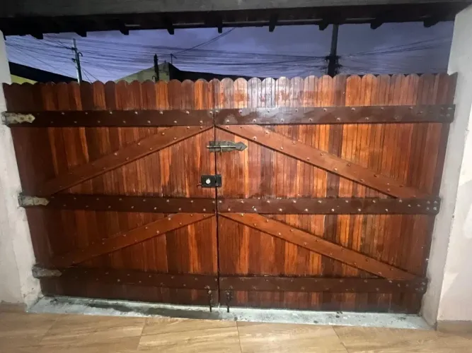 Portão de Madeira Colonial Completo 1,80 x 3,20