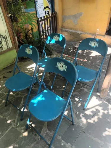 Jogo de 4 cadeiras dobrável.
