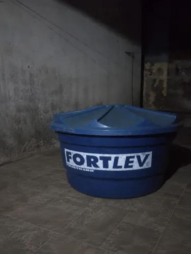 VENDE-SE UMA CAIXA D'ÁGUA 500 LITROS