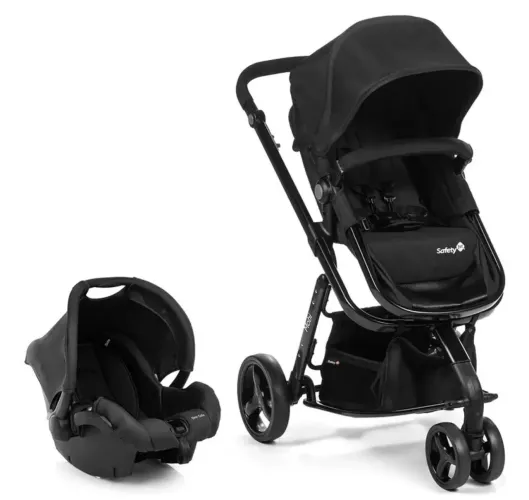 Carrinho de bebê com bebê conforto