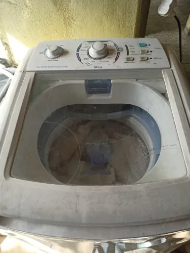 Máquina e guarda roupa