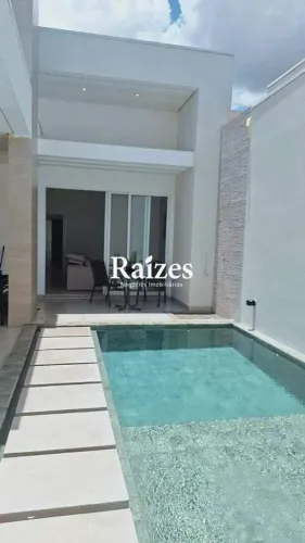 Casa Residencial à venda em Araguari no Bairro Santa Terezinha com 3 suítes e varanda gour