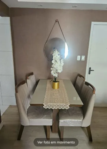 Mesa com 04 cadeiras