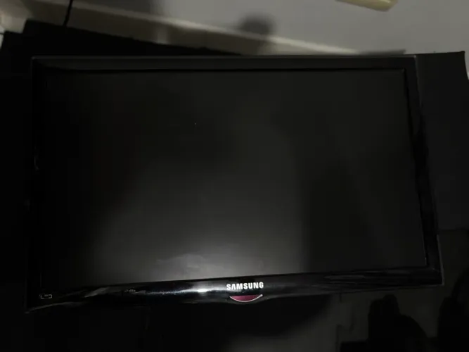 TV samsung t24a550