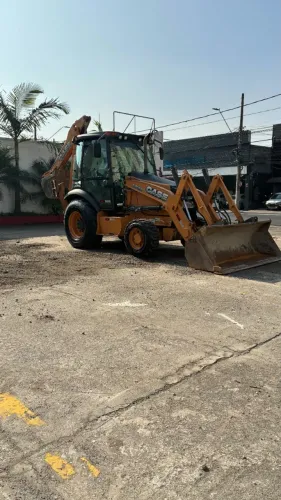 Retroescavadeira Case 580 N - 4x4 - 2015 - Cabinada