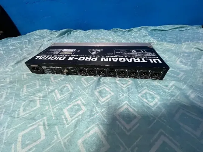 Behringer Ultragain Pro-8 Digital ADA8000 + Cabos Ópticos ADAT
