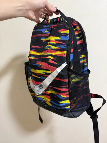 Mochila Nike colorida