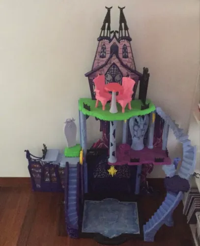 Castelo casa PR0CUR0catacumbas monster high freak fusion