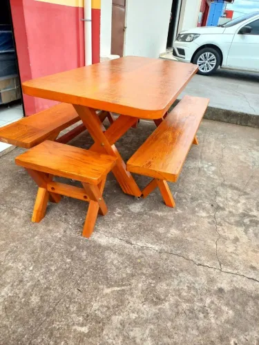 Mesa Rústica com bancos