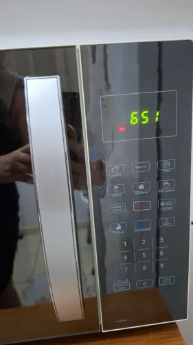 Micro-ondas, seminovo, com pouquíssimo tempo de uso