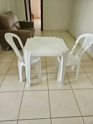 Mesa de Plástico com 2 Cadeiras