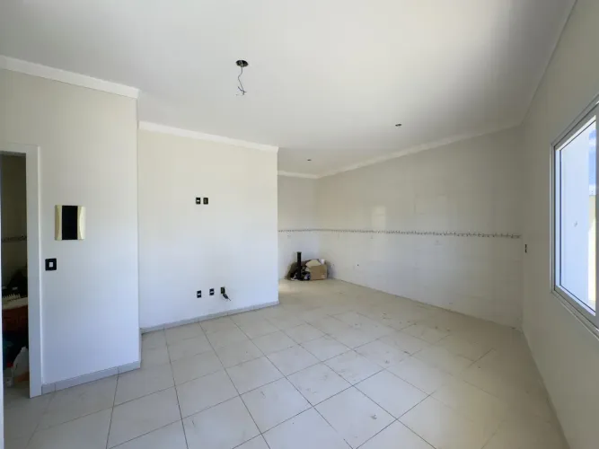 Casa em condomínio com 2 dormitórios, vaga de garagem e churrasqueira na Olaria