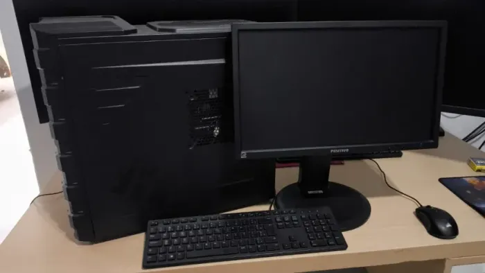 Desktop Completo i7 4770 / 8GB DDR3 / SSD 240GB ? Monitor 22" Articulado / Kit tec e mouse
