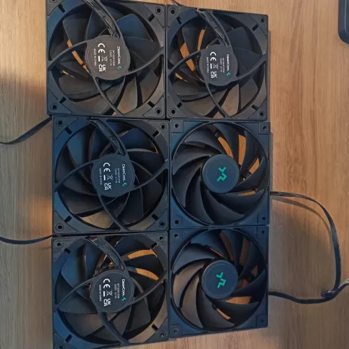 FAN Deepcool 120mm Total Black Para Water/Air Cooler ou Gabinete 
