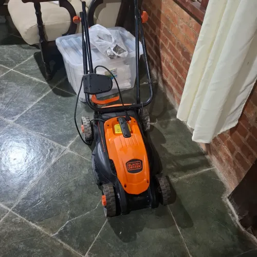 Carrinho de cortar grama 1200W Black Decker