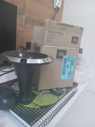 Corneta JBL nova