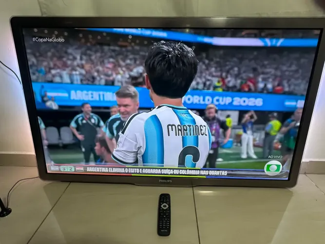 Tv Philips 52 polegadas digital com detalhe pequeno