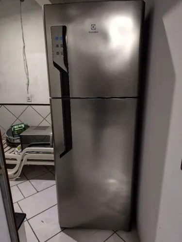 Geladeira electolux 220v